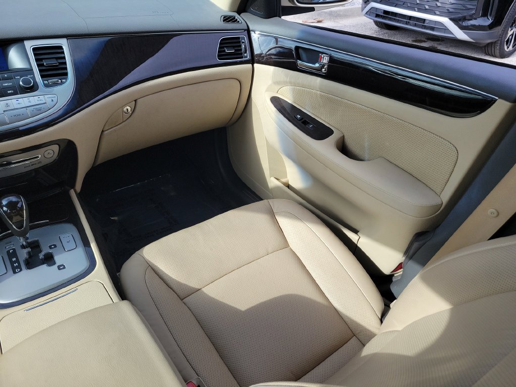 Used 2010 Hyundai Genesis 3.8 RWD image 13
