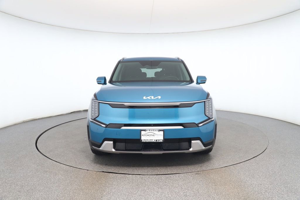 Used 2024 Kia EV9 Land image 8