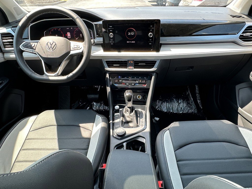 New 2025 Volkswagen Taos SEL image 10
