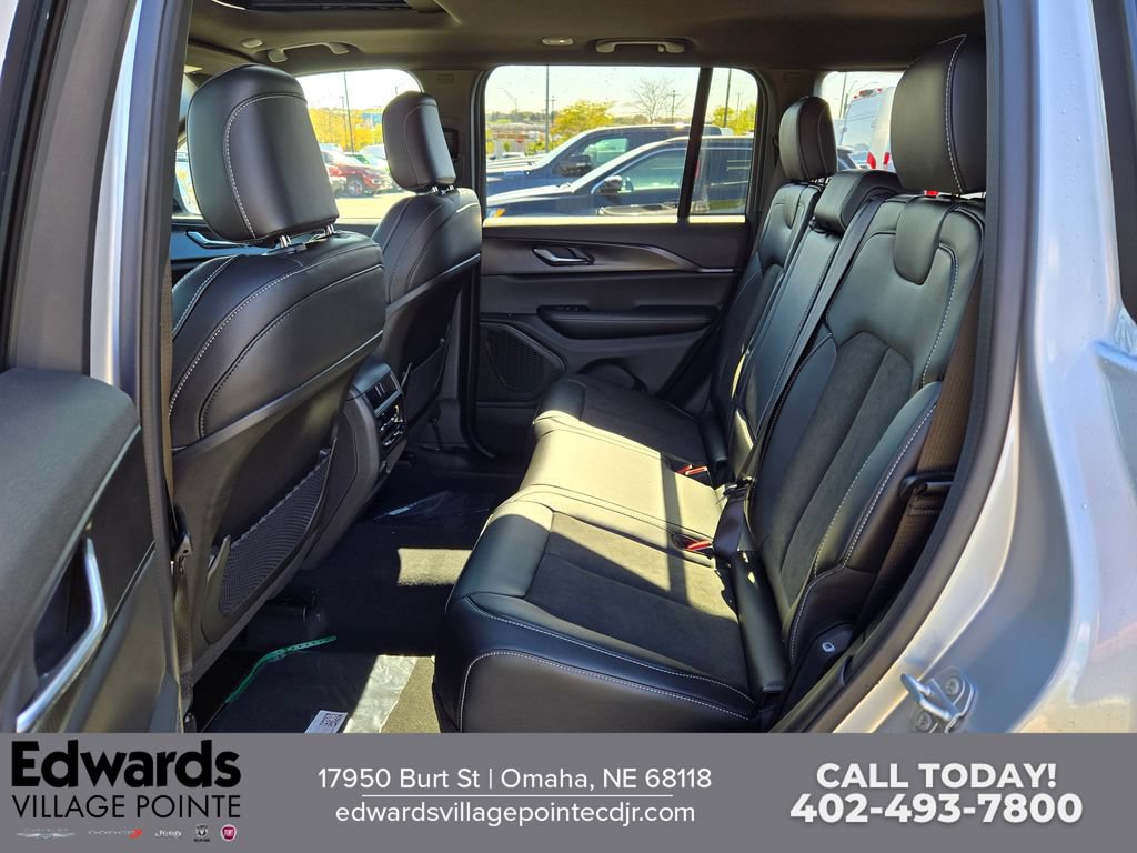 New 2025 Jeep Grand Cherokee Altitude AWD/4WD image 26