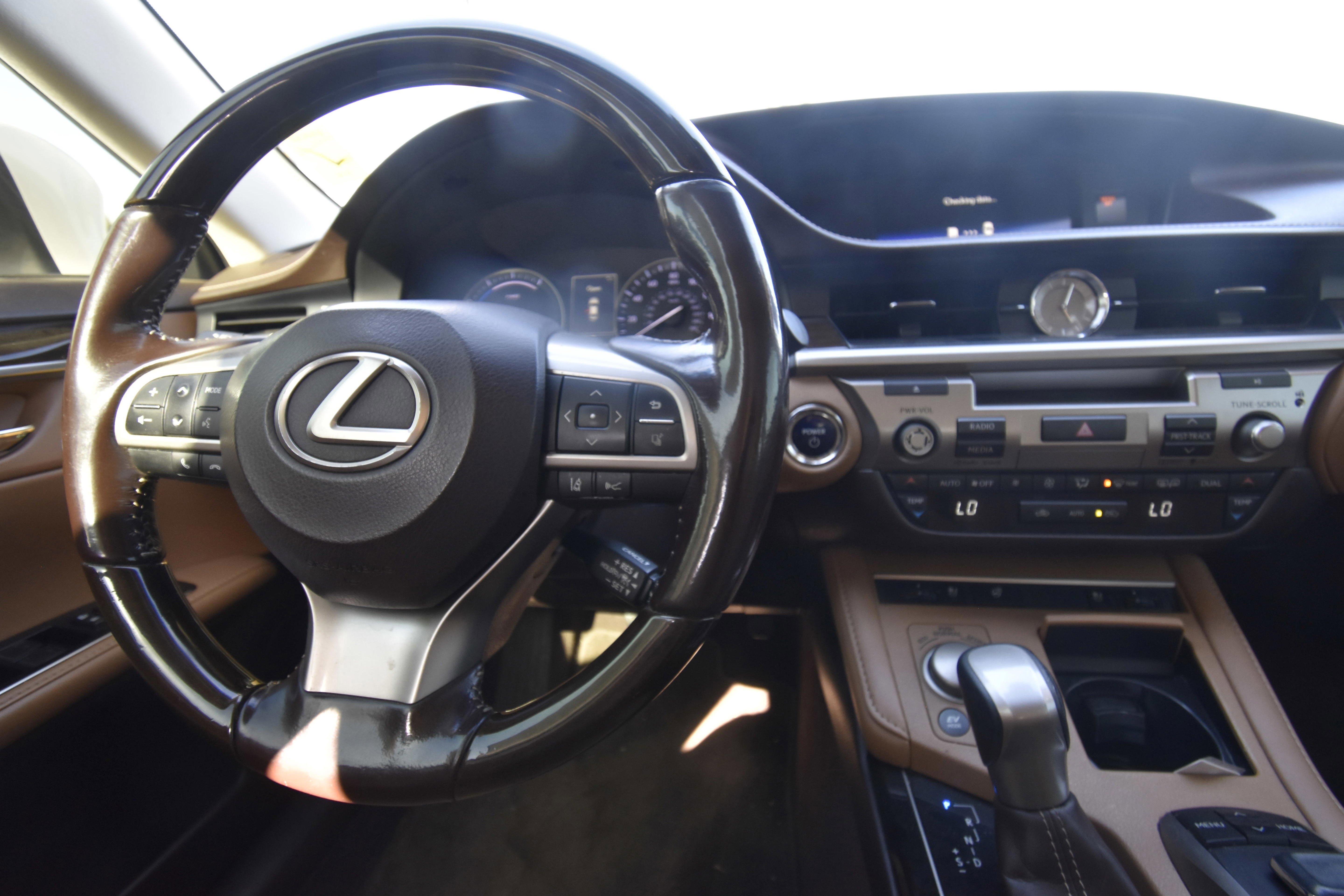 Used 2016 Lexus ES 300h w/ Navigation System Package FWD image 8