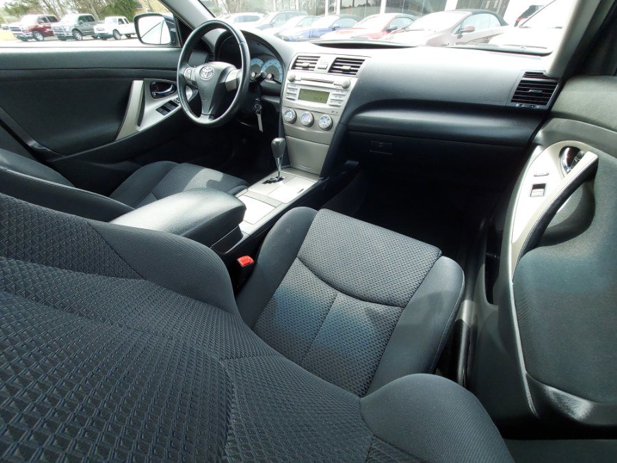 Used 2010 Toyota Camry SE FWD image 11