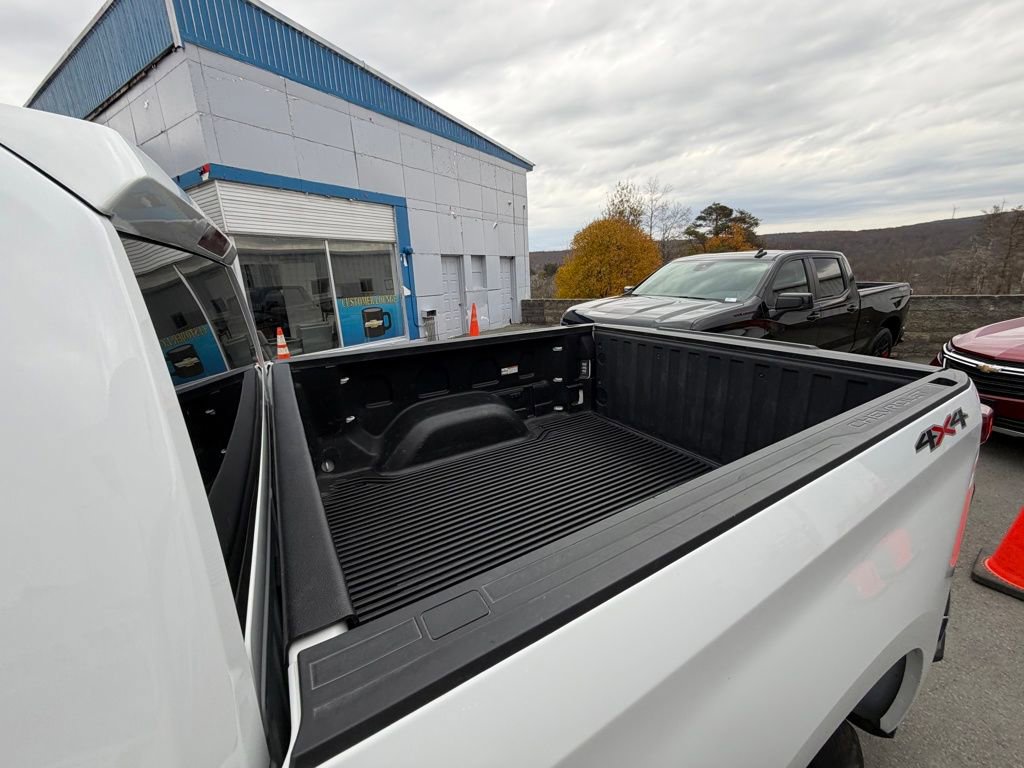 Used 2025 Chevrolet Silverado 1500 LT image 11