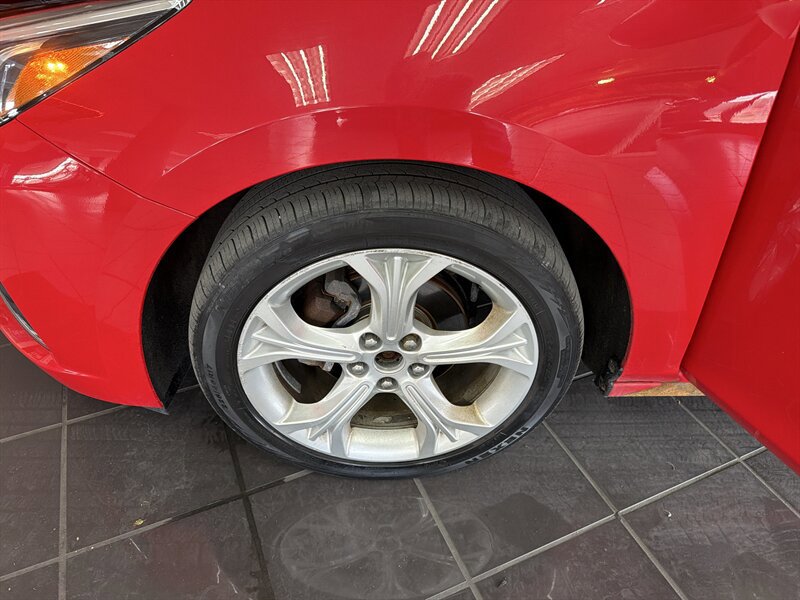 Used 2019 Chevrolet Cruze Premier FWD image 28