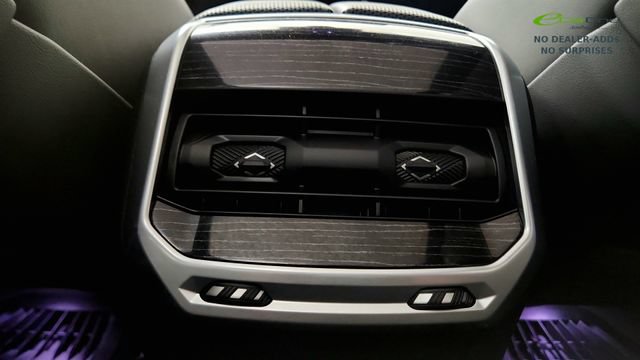 Used 2025 BMW i7 xDrive60 w/ Executive Package RWD image 54