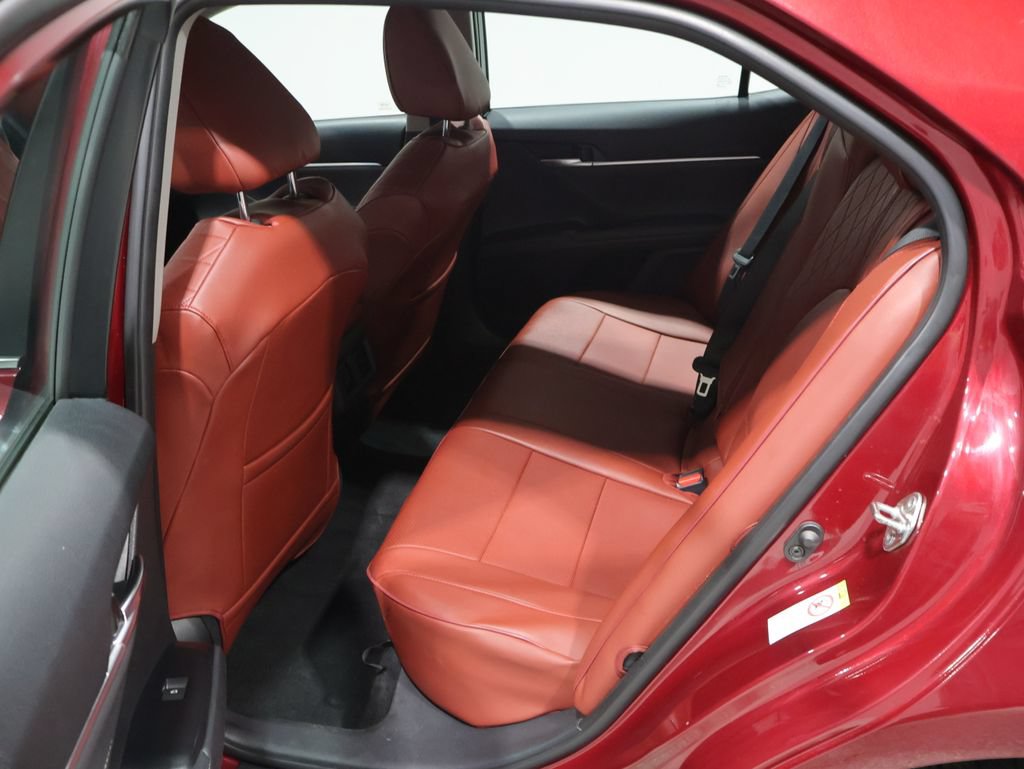 Used 2018 Toyota Camry XSE FWD image 16