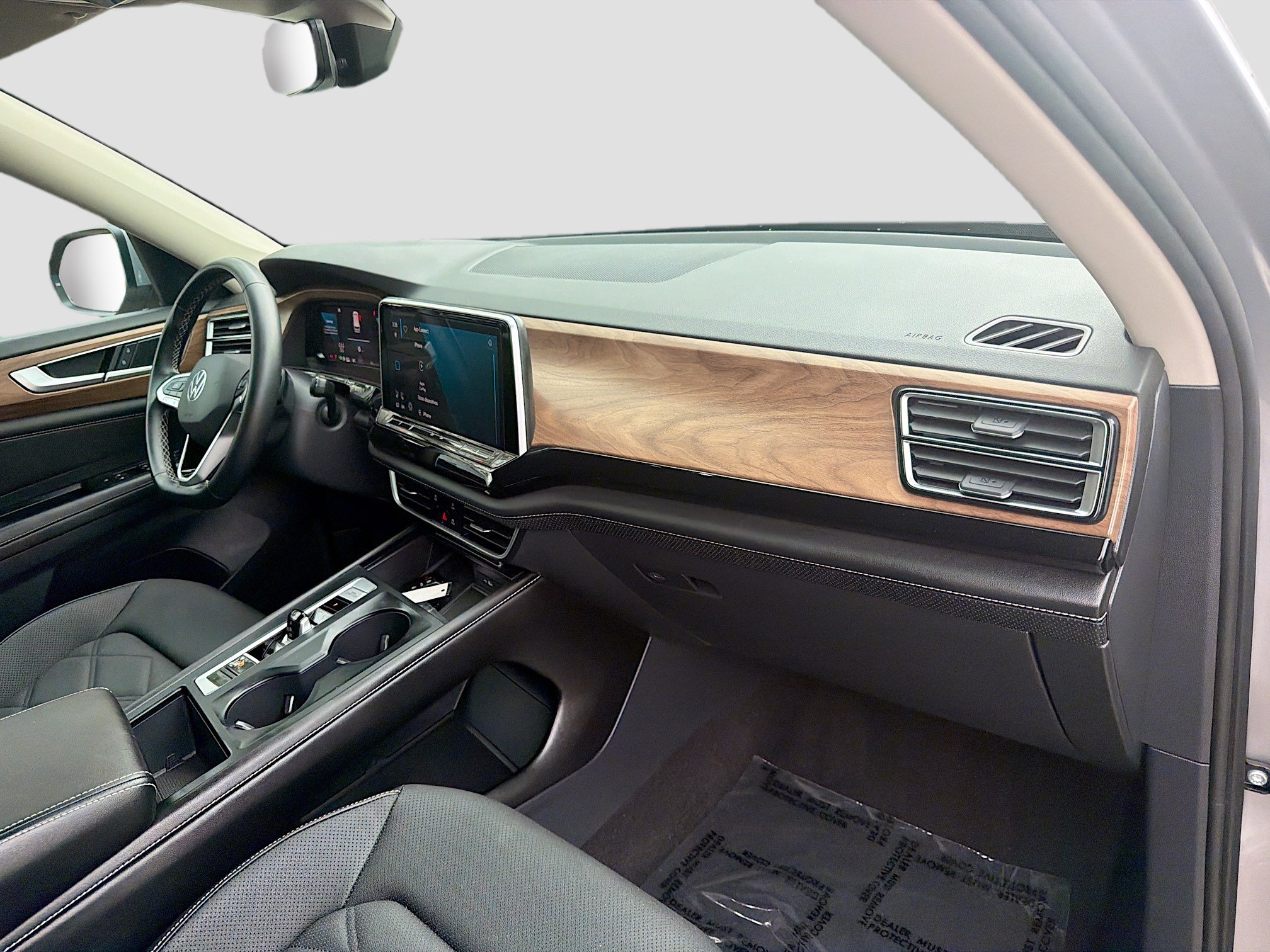 Used 2024 Volkswagen Atlas SE image 32