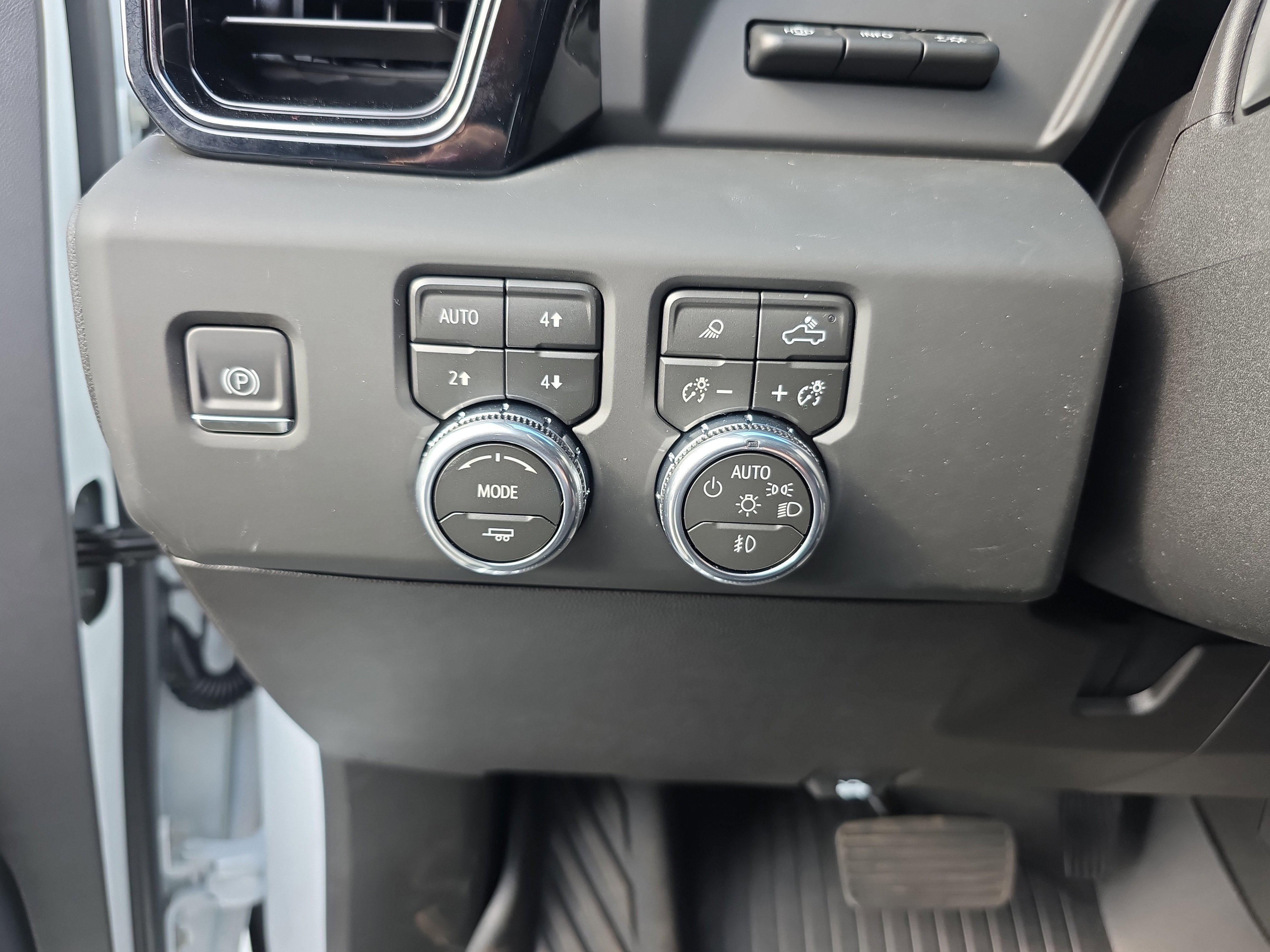 New 2026 GMC Sierra 2500 AT4 w/ AT4 Premium Plus Package image 14