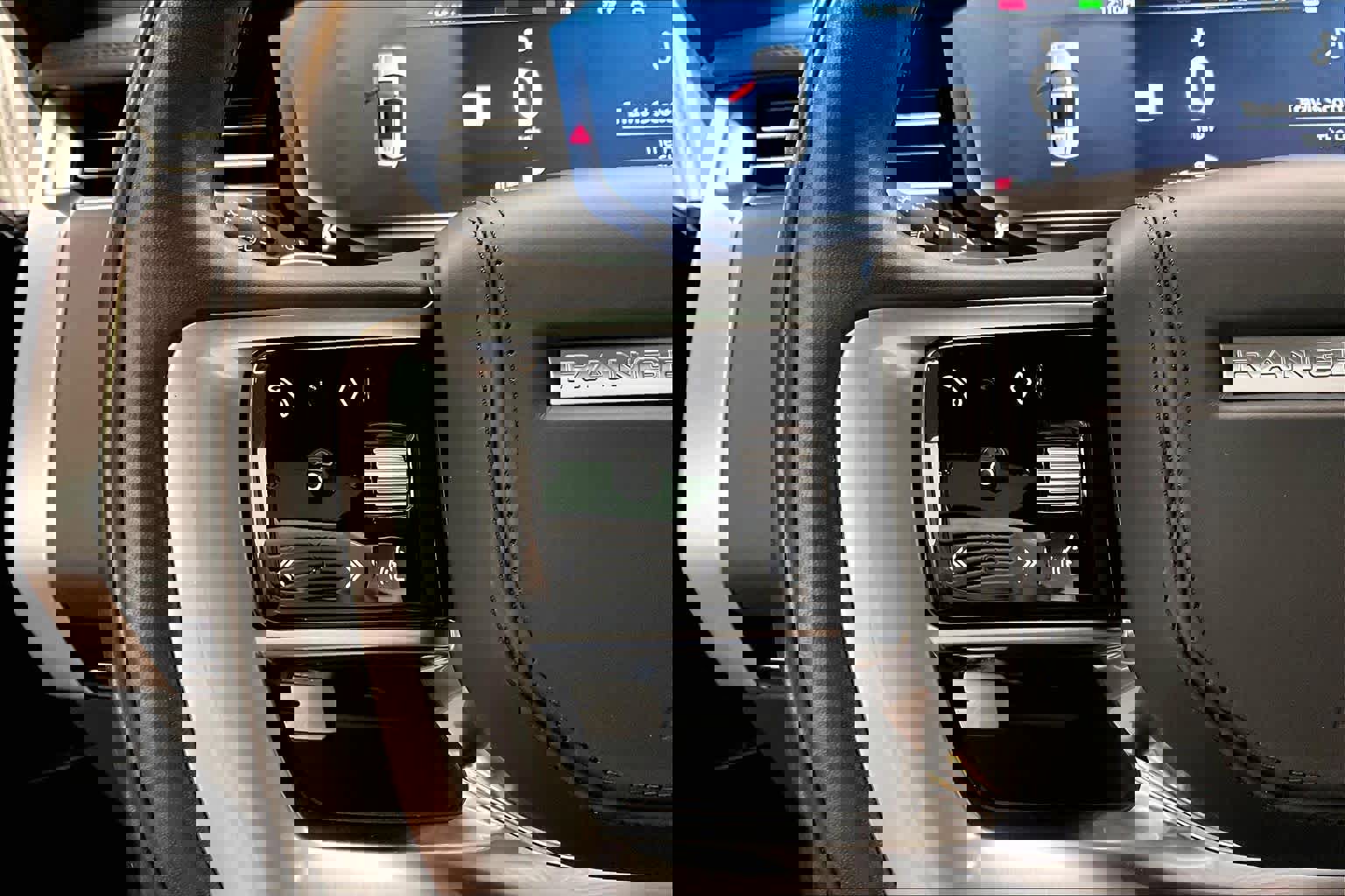 Used 2023 Land Rover Range Rover Long Wheelbase SE image 46