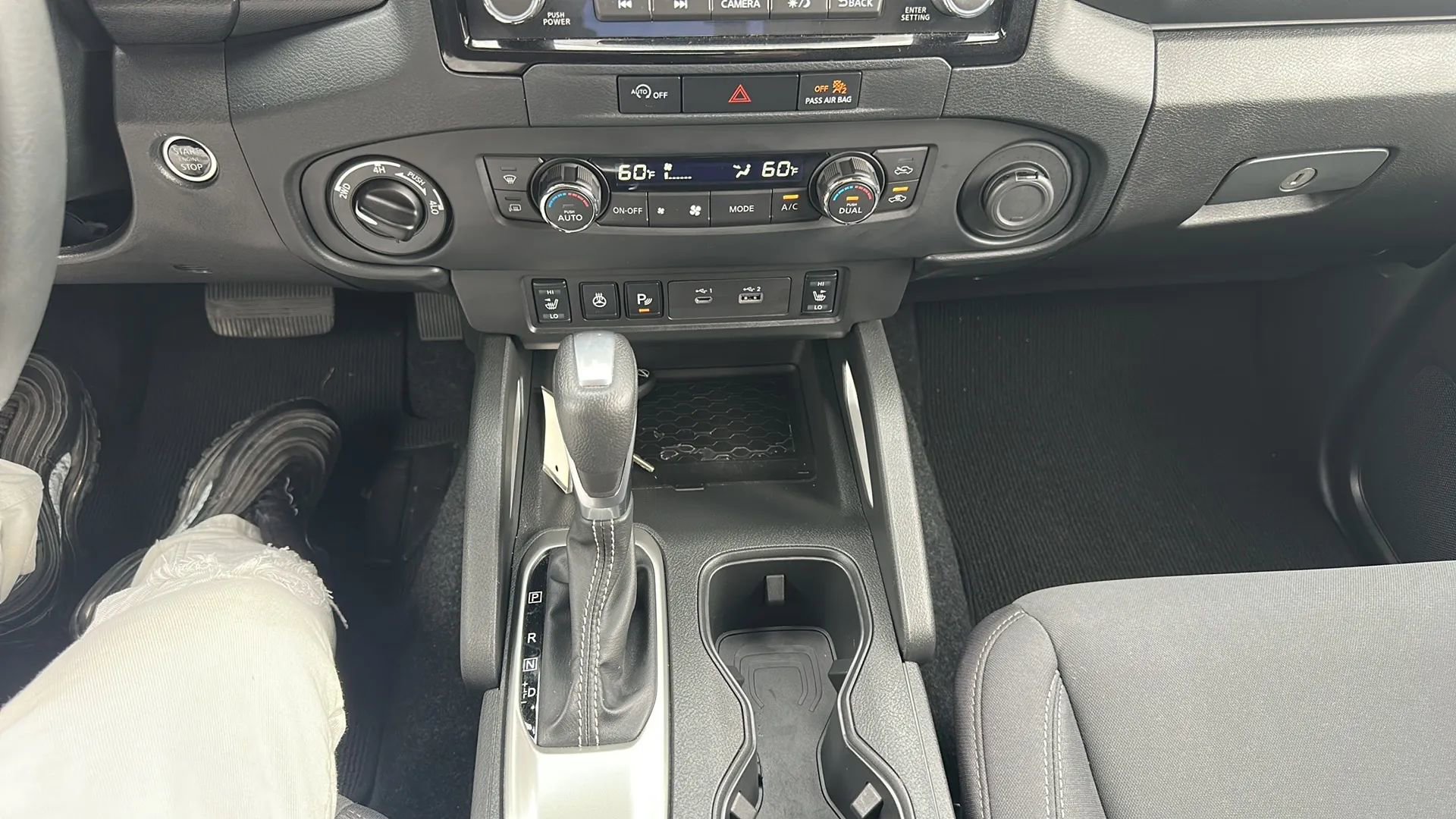 Used 2024 Nissan Frontier SV image 21