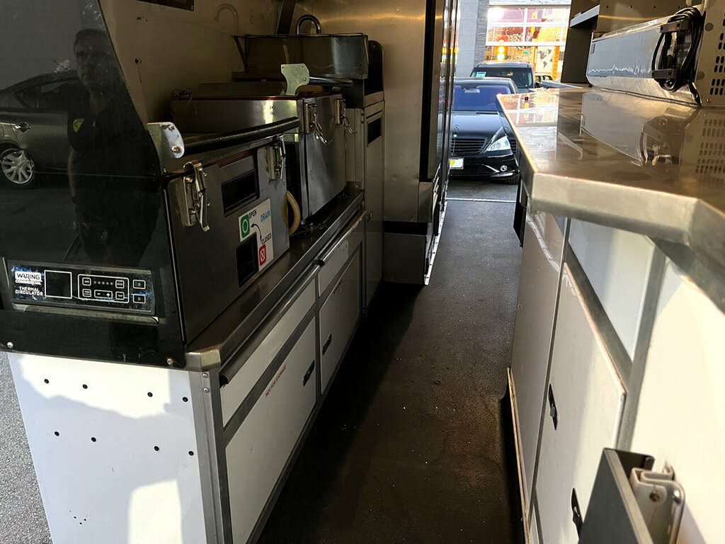 Used 2020 Mercedes-Benz Sprinter 4500 image 27