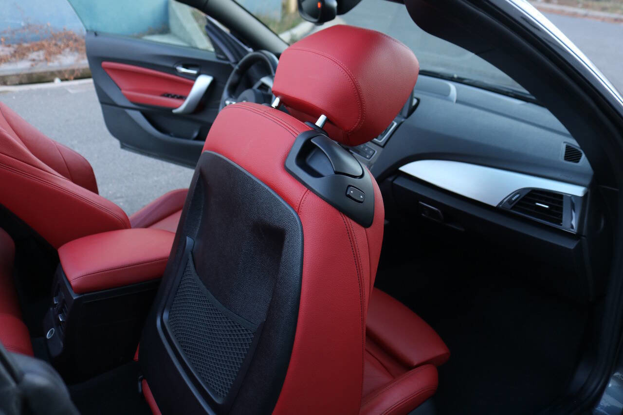 Used 2015 BMW M235i Convertible image 29
