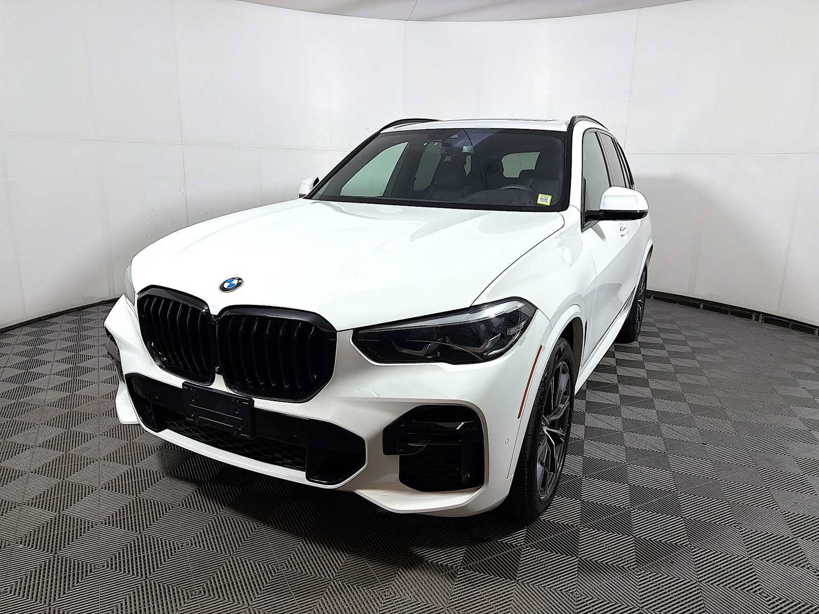 Certified 2023 BMW X5 xDrive40i w/ M Sport Package AWD/4WD image 3
