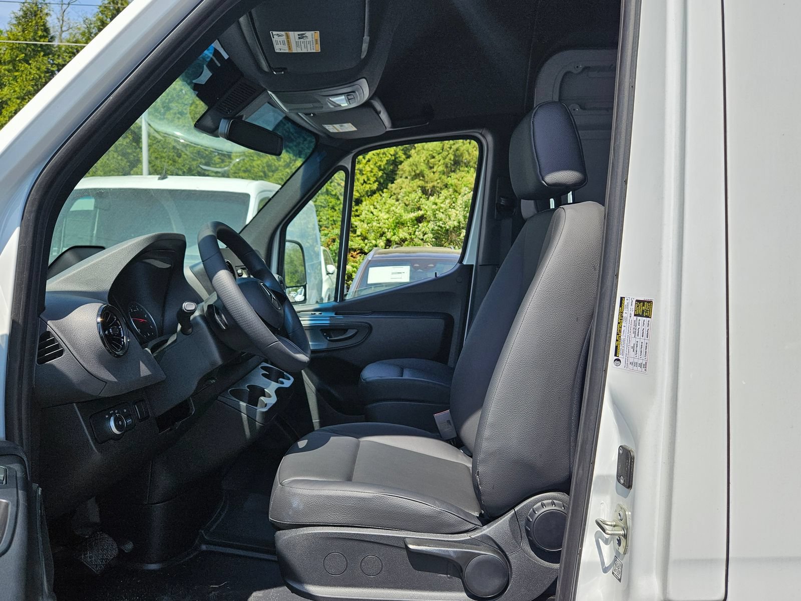 New 2025 Mercedes-Benz Sprinter 2500 image 8