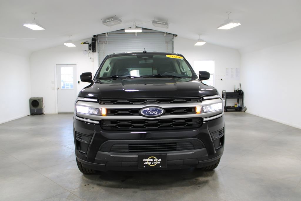 Used 2024 Ford Expedition Max XLT image 3