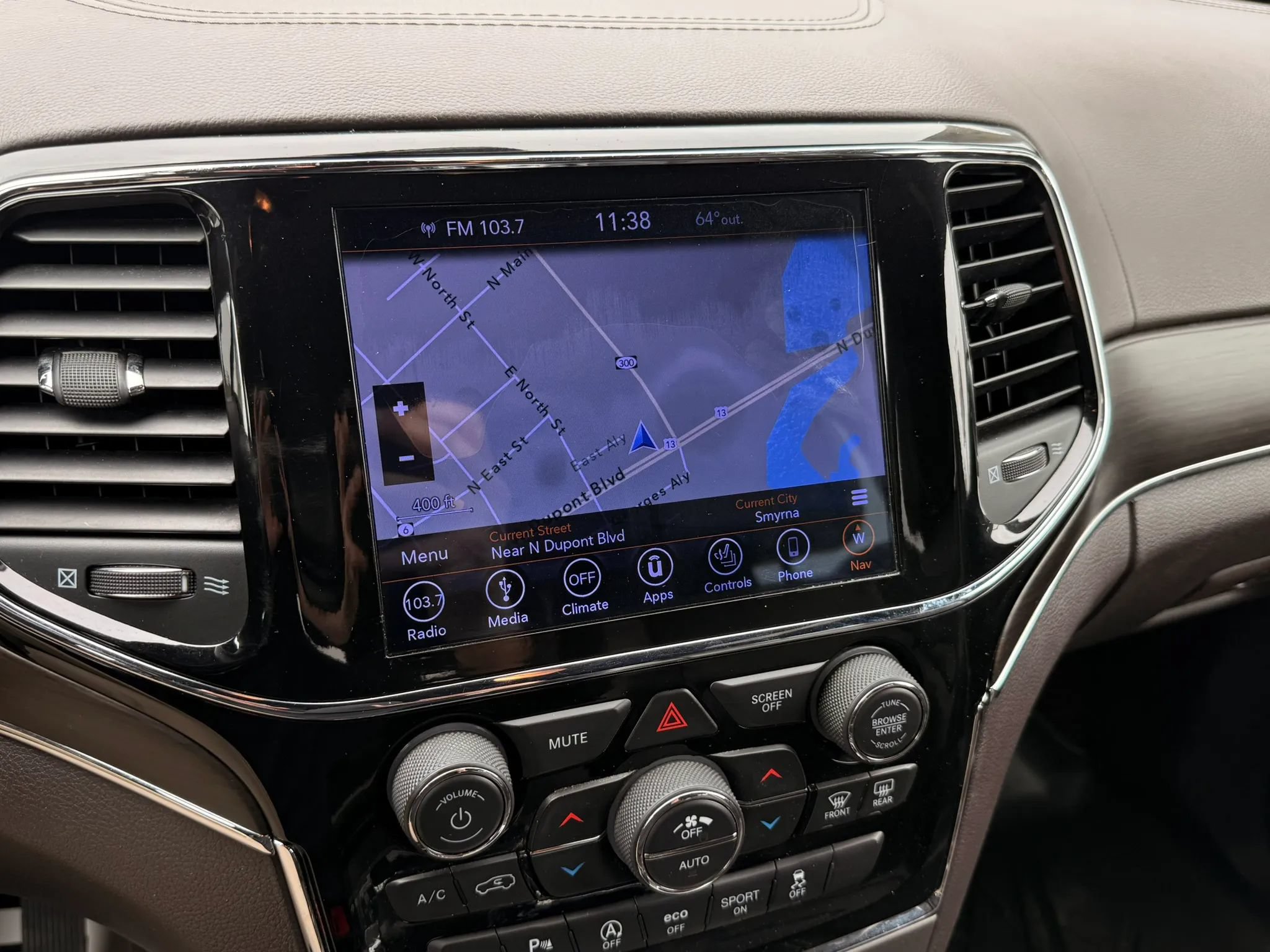 Used 2019 Jeep Grand Cherokee Overland AWD/4WD image 23