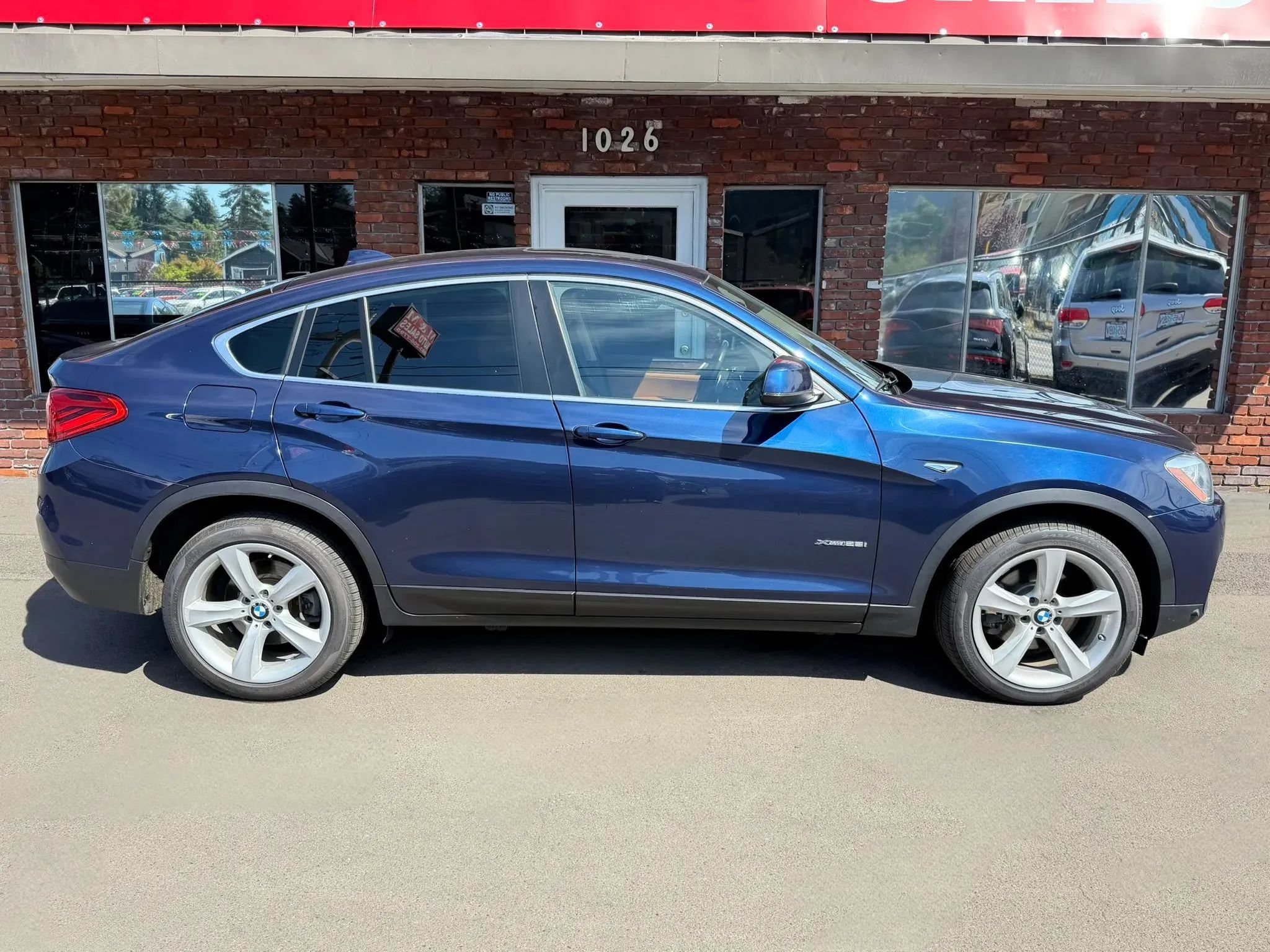 Used 2015 BMW X4 xDrive28i AWD/4WD image 2