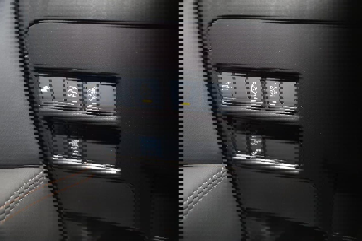 Used 2024 Nissan Armada Platinum w/ Captain's Chairs Package image 36