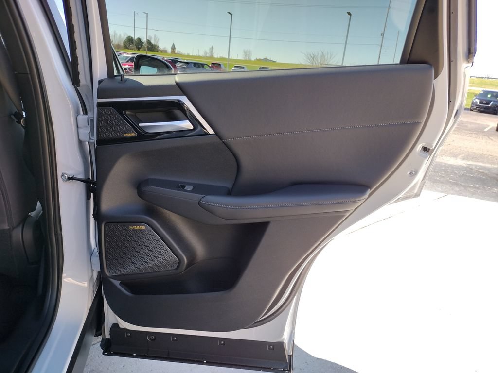 New 2026 Mitsubishi Outlander SE AWD/4WD image 32