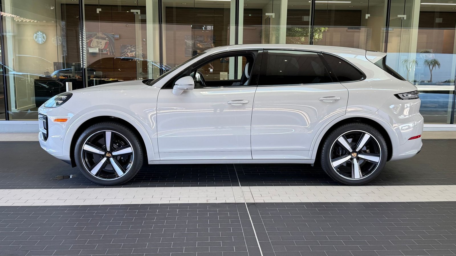 Certified 2024 Porsche Cayenne S AWD/4WD image 2