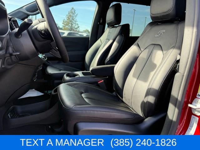 New 2026 Chrysler Pacifica Select w/ S Appearance Package image 2