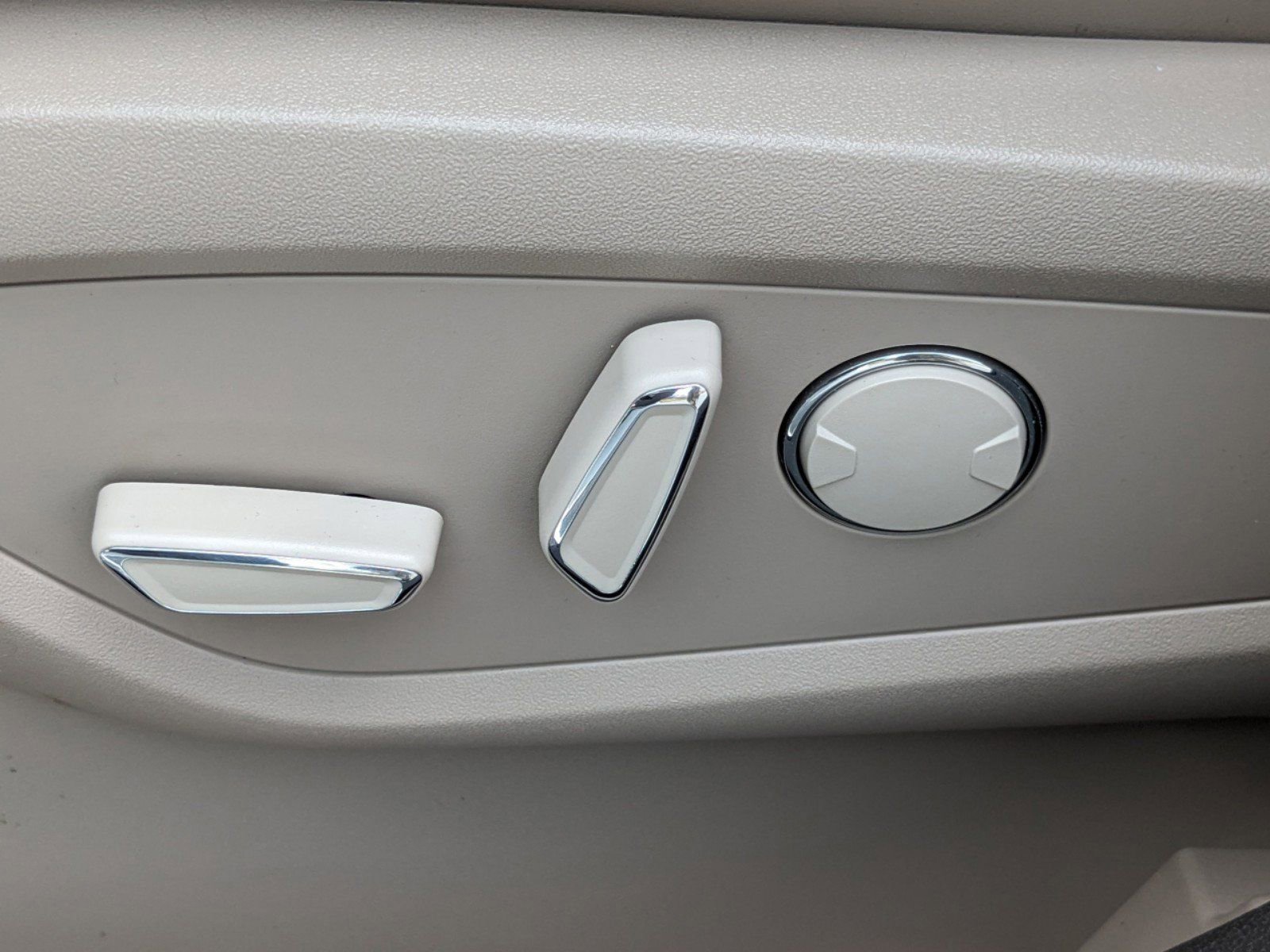 Certified 2023 Lincoln Nautilus Reserve w/ Equipment Group 201A image 21