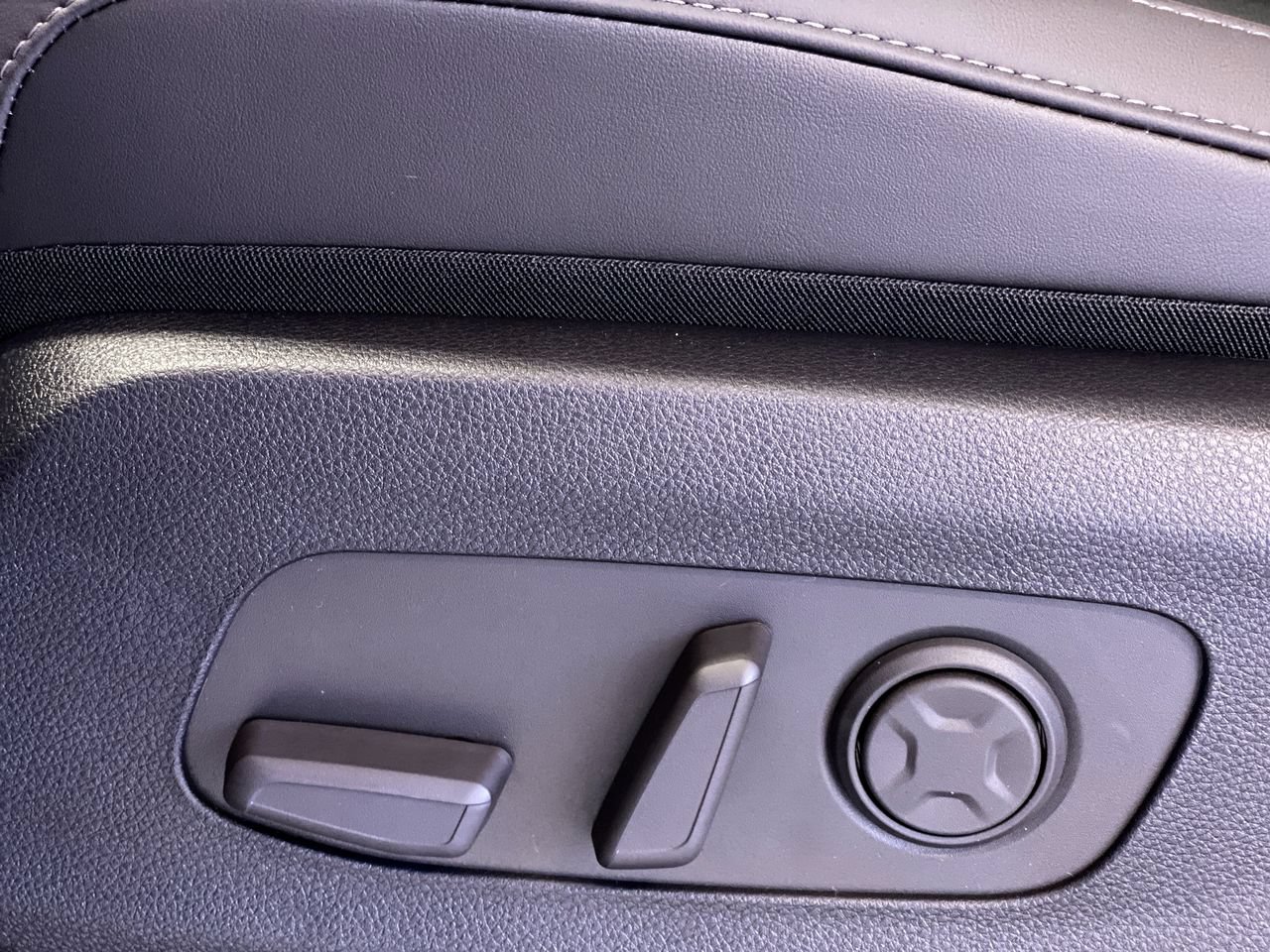 New 2027 Kia Carnival FWD image 17
