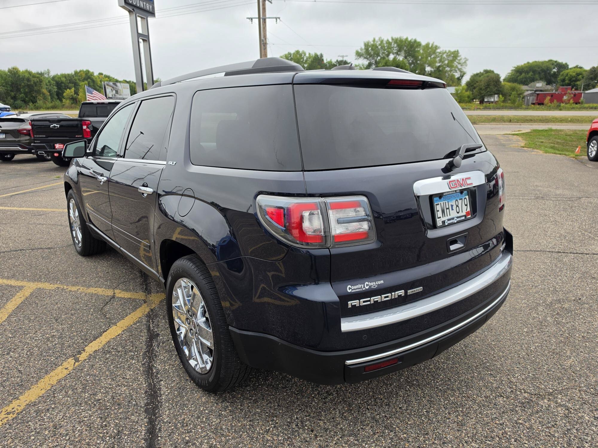 Used 2017 GMC Acadia Limited SLT AWD/4WD image 4