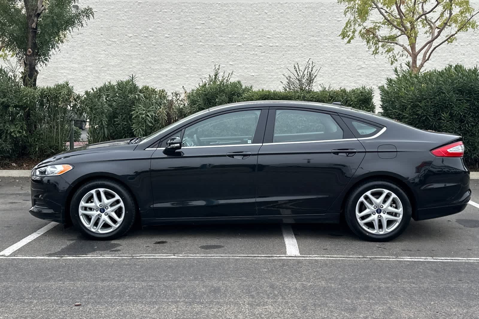 Used 2015 Ford Fusion SE image 6