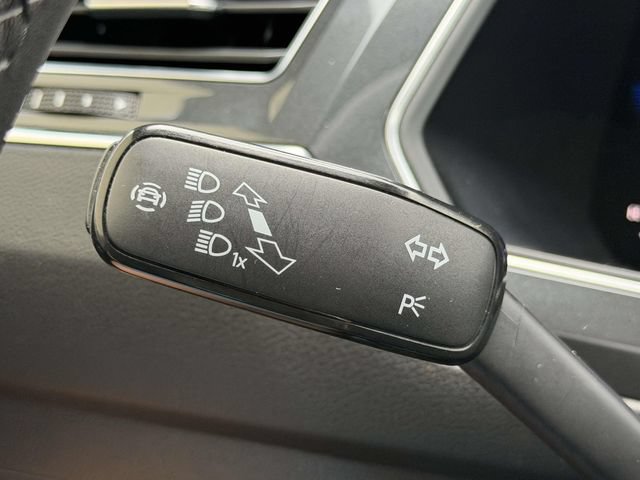 Certified 2022 Volkswagen Tiguan SE R-Line AWD/4WD image 25