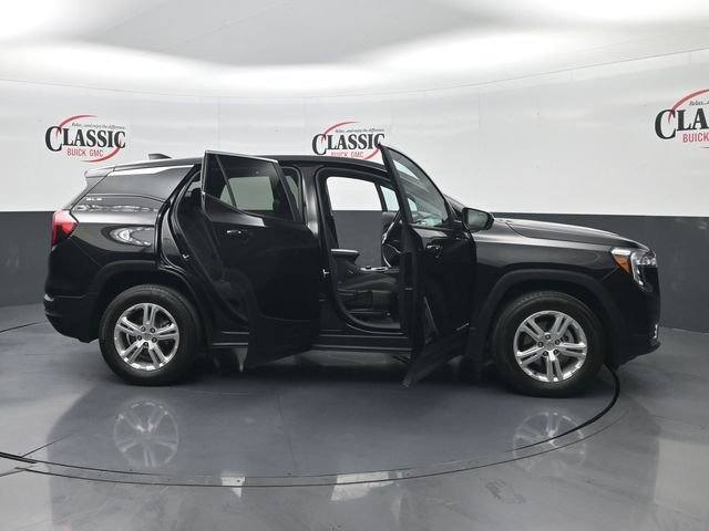 Used 2024 GMC Terrain SLE image 32
