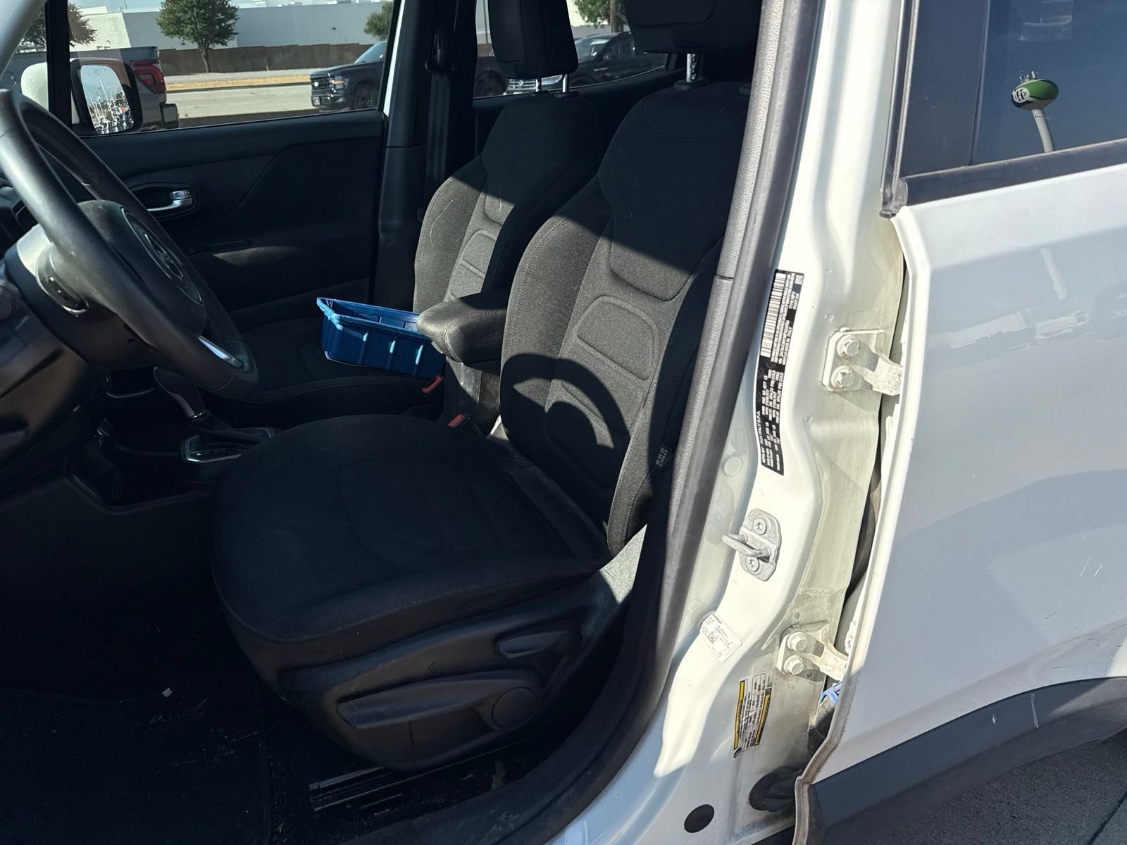 Used 2021 Jeep Renegade Latitude FWD image 11