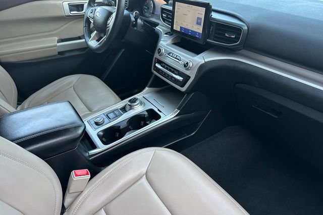 Used 2024 Ford Explorer XLT w/ Equipment Group 202A image 18