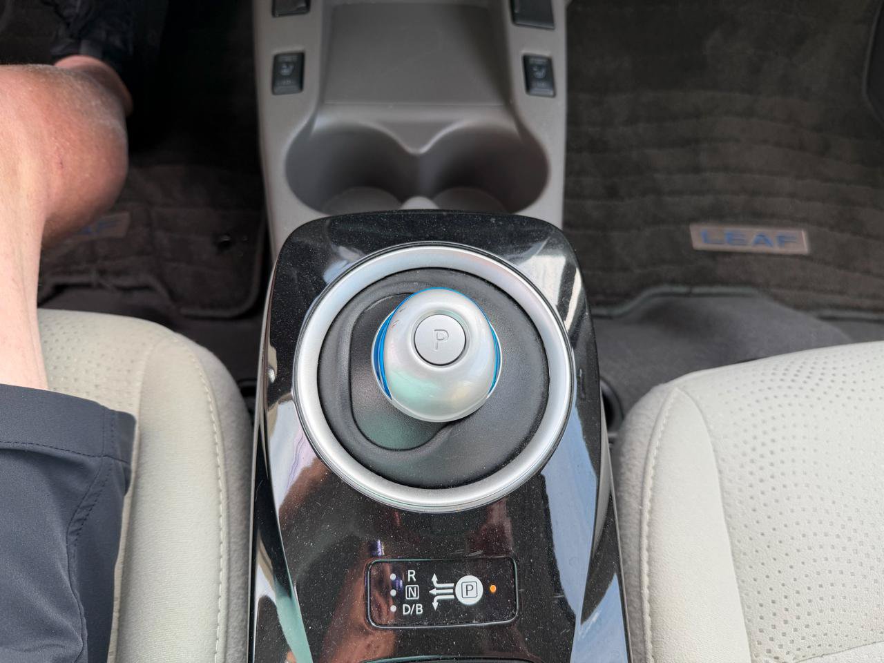 Used 2016 Nissan Leaf SV FWD image 17