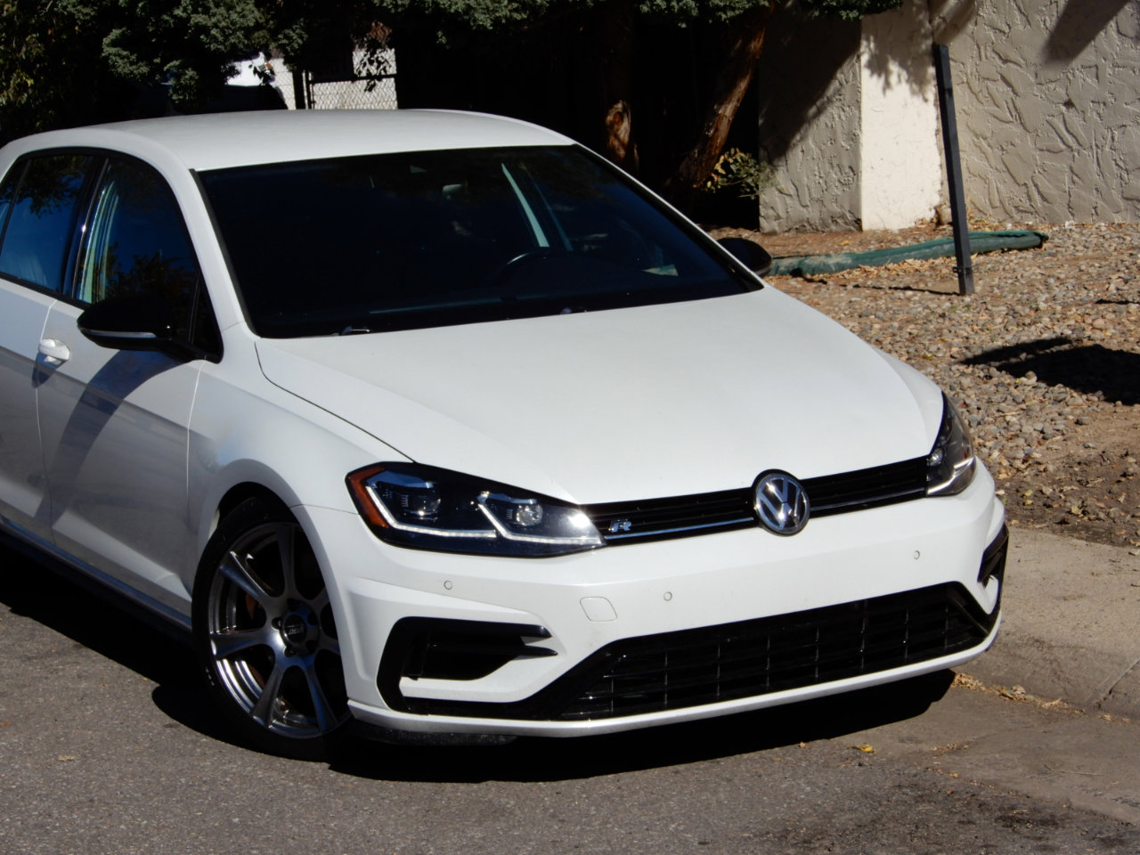 Used 2019 Volkswagen Golf R 4-Door image 2