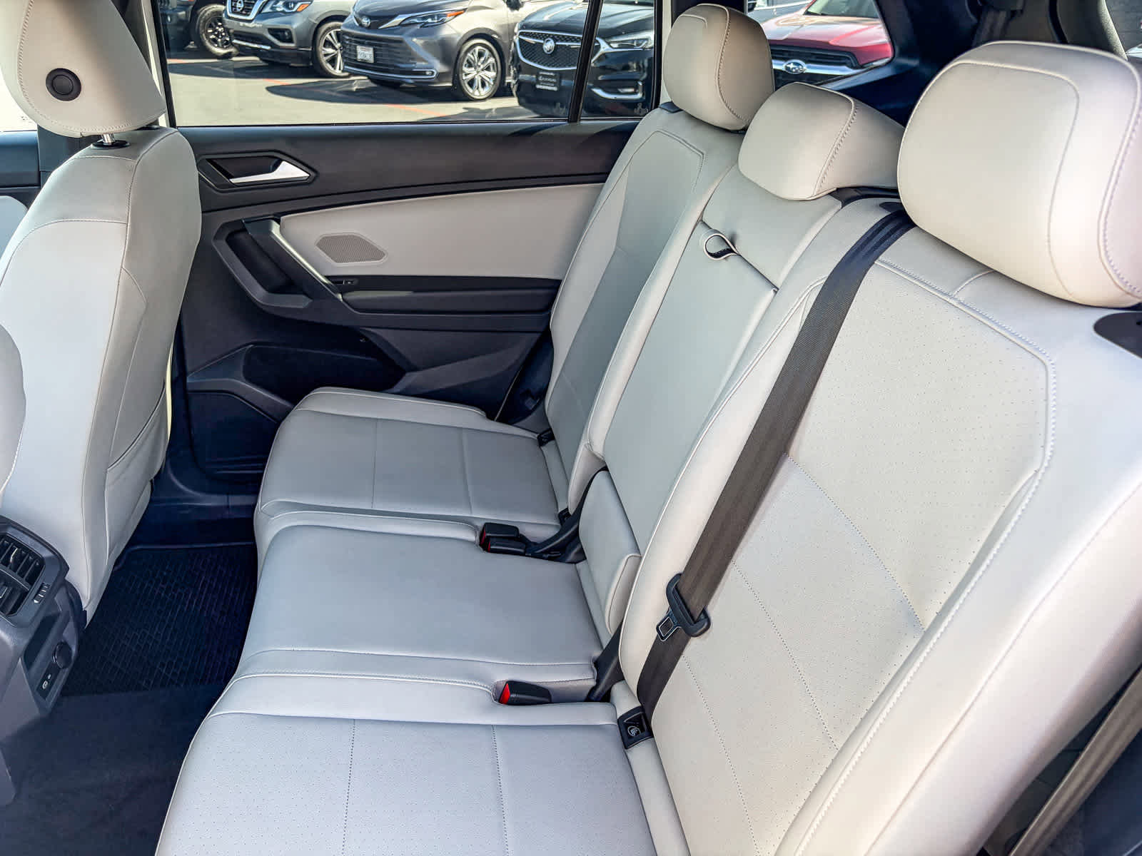 Used 2021 Volkswagen Tiguan SE R-Line image 33