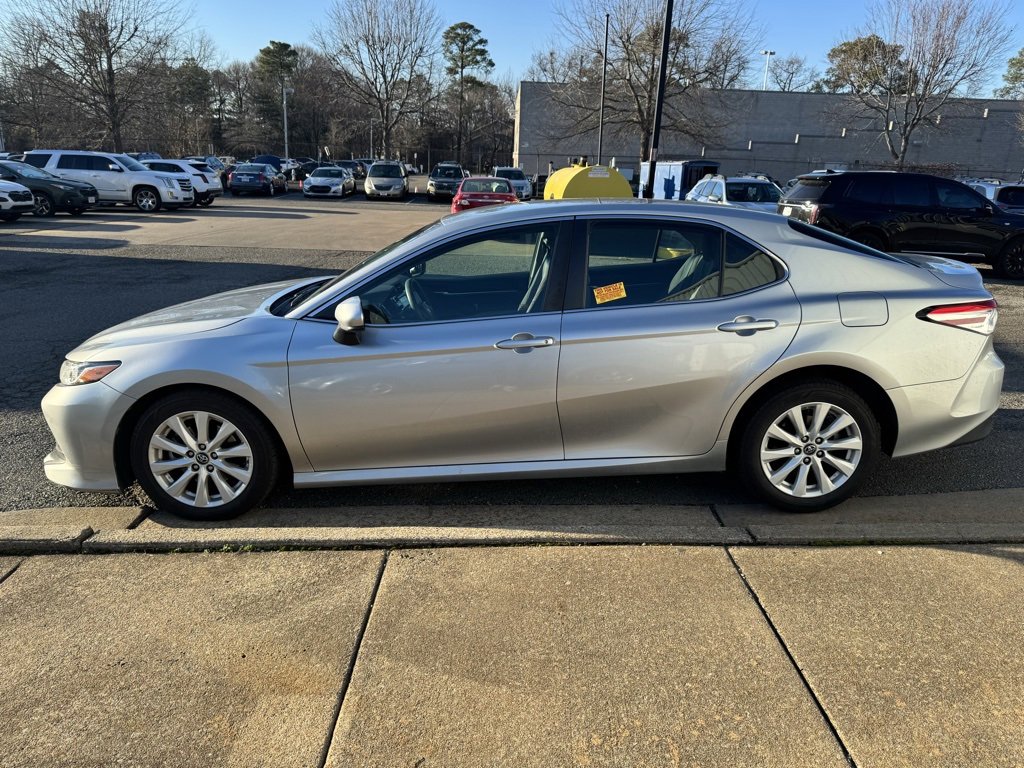 Used 2018 Toyota Camry LE image 4