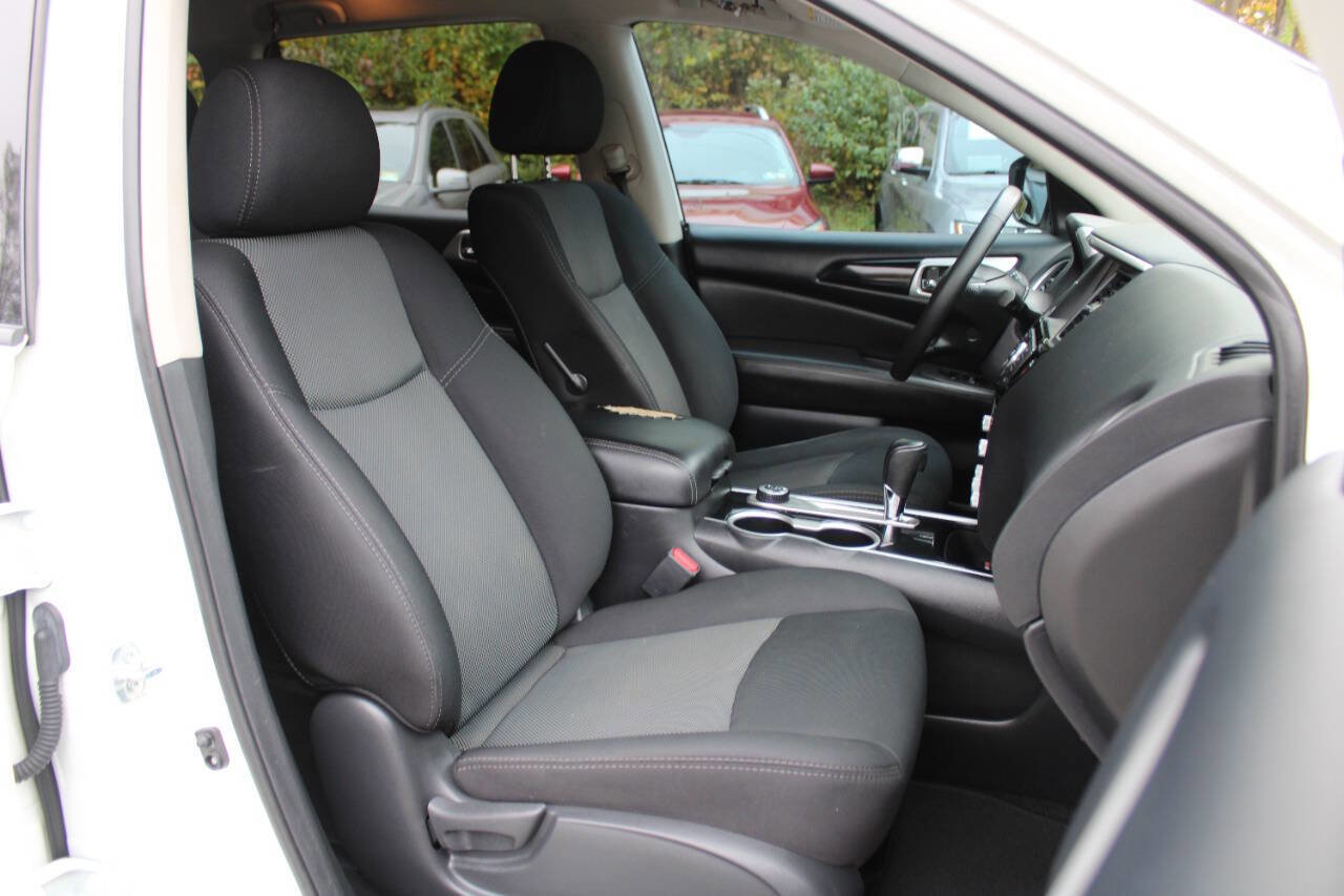 Used 2018 Nissan Pathfinder SV image 31