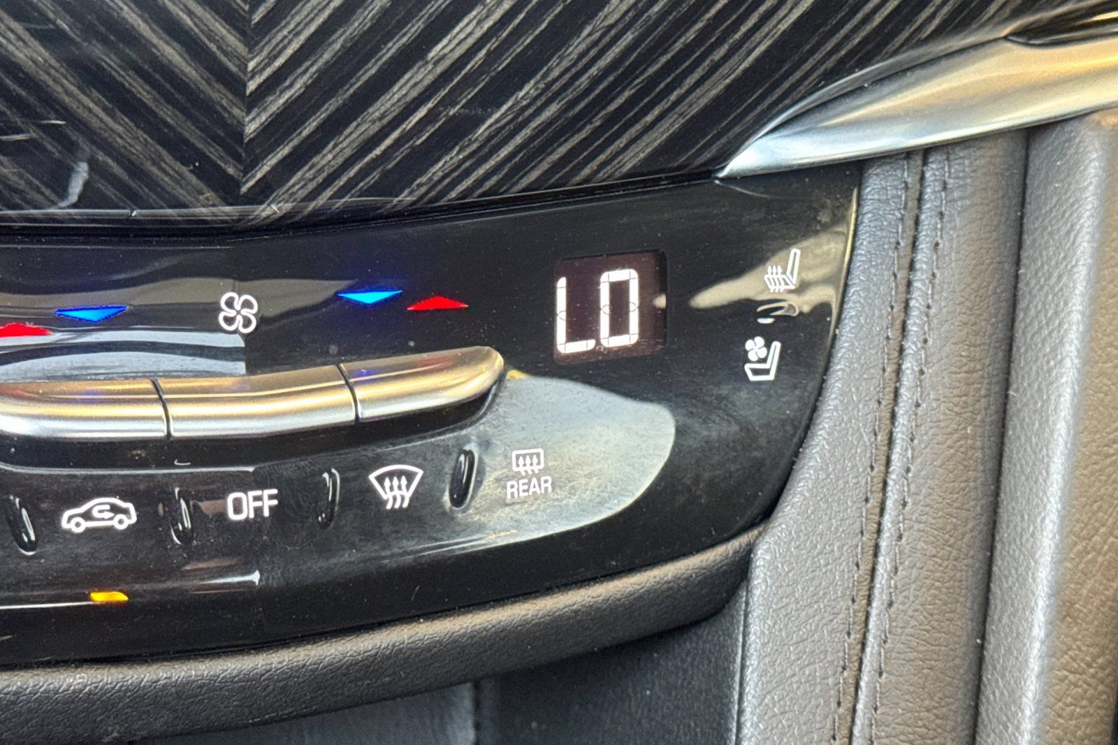 Certified 2025 Cadillac XT6 Premium Luxury FWD image 30
