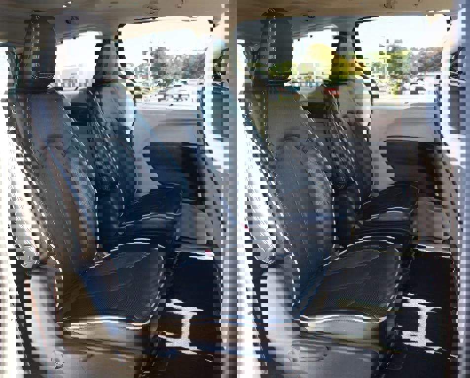 Used 2022 Chrysler Pacifica Limited w/ Uconnect Theater Family Group image 25