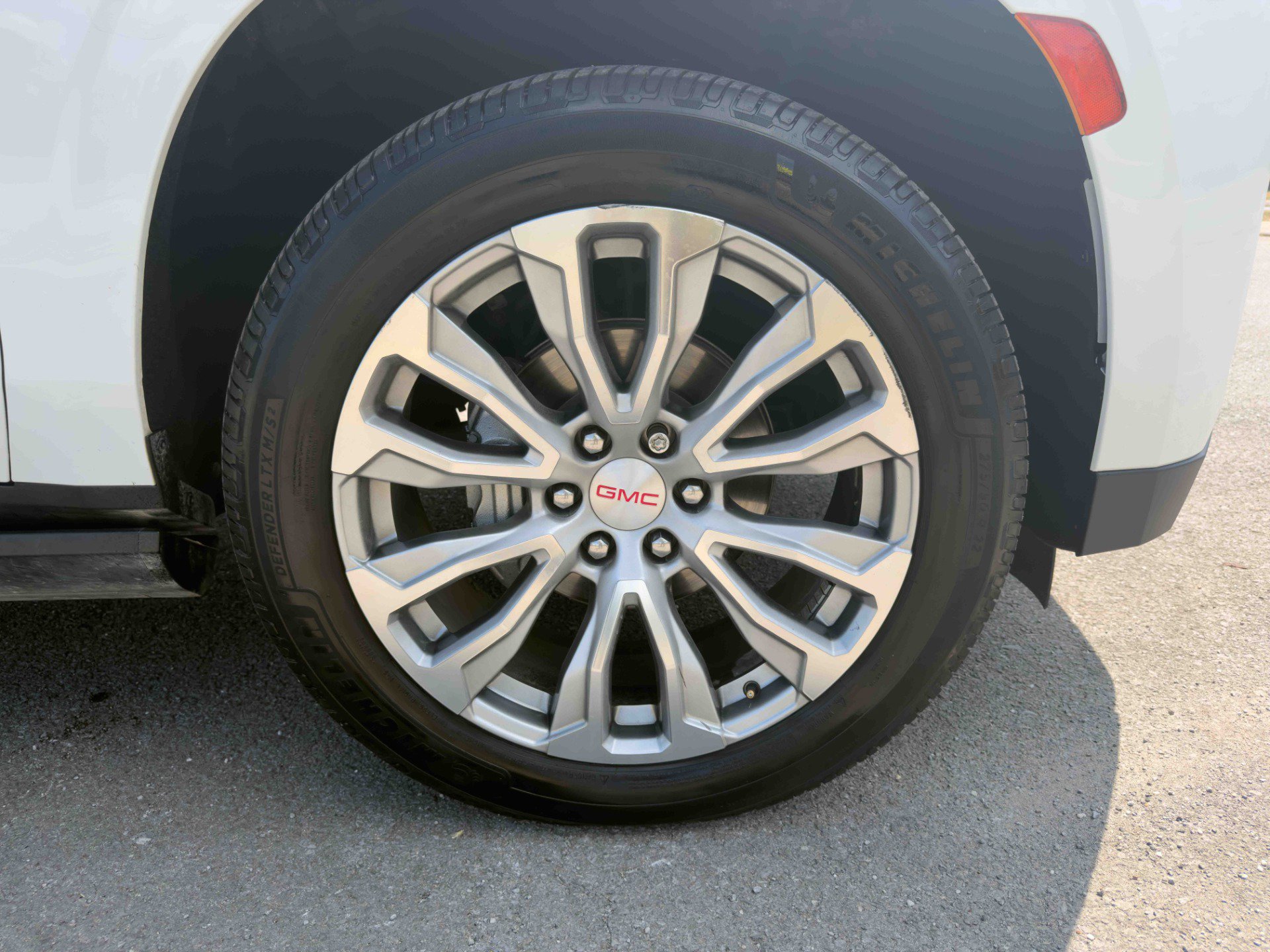 Used 2022 GMC Yukon XL Denali AWD/4WD image 11