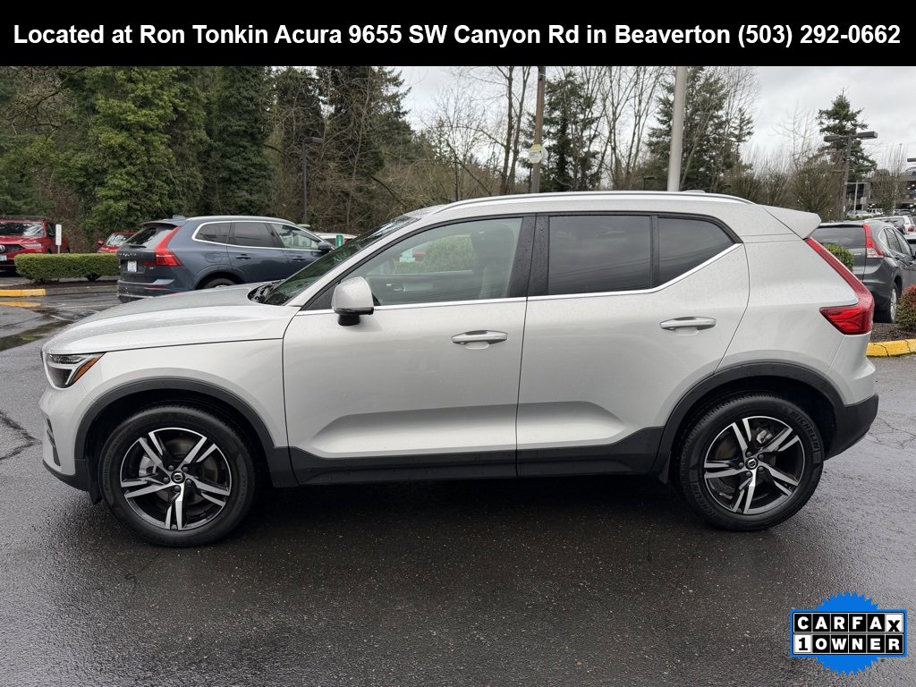 Used 2024 Volvo XC40 B5 Core image 5