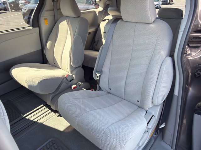 Used 2014 Toyota Sienna LE FWD image 33