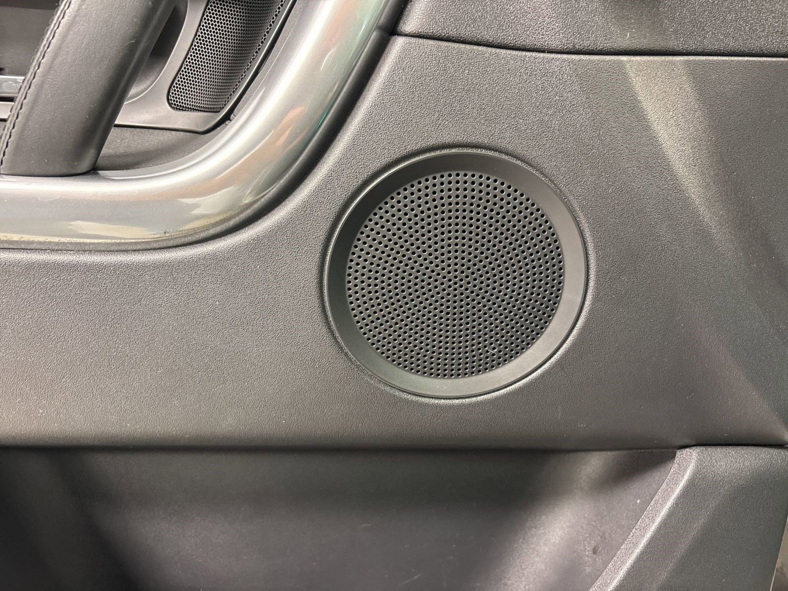 Used 2018 Land Rover Discovery Sport HSE image 22