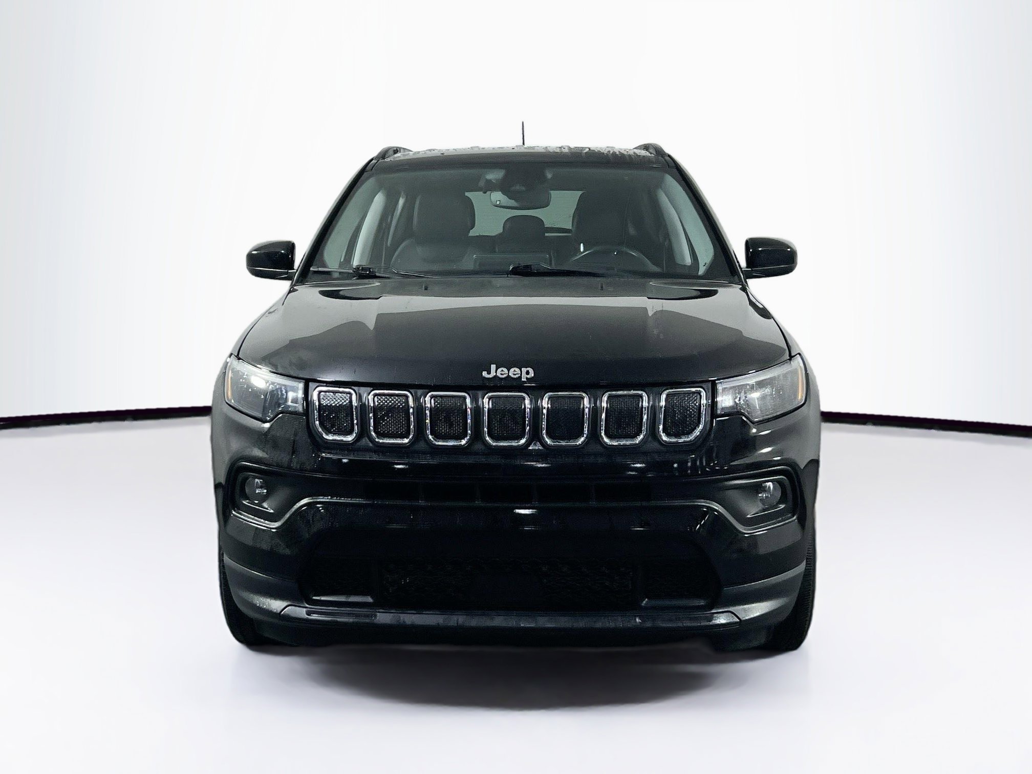 Used 2022 Jeep Compass Latitude image 2