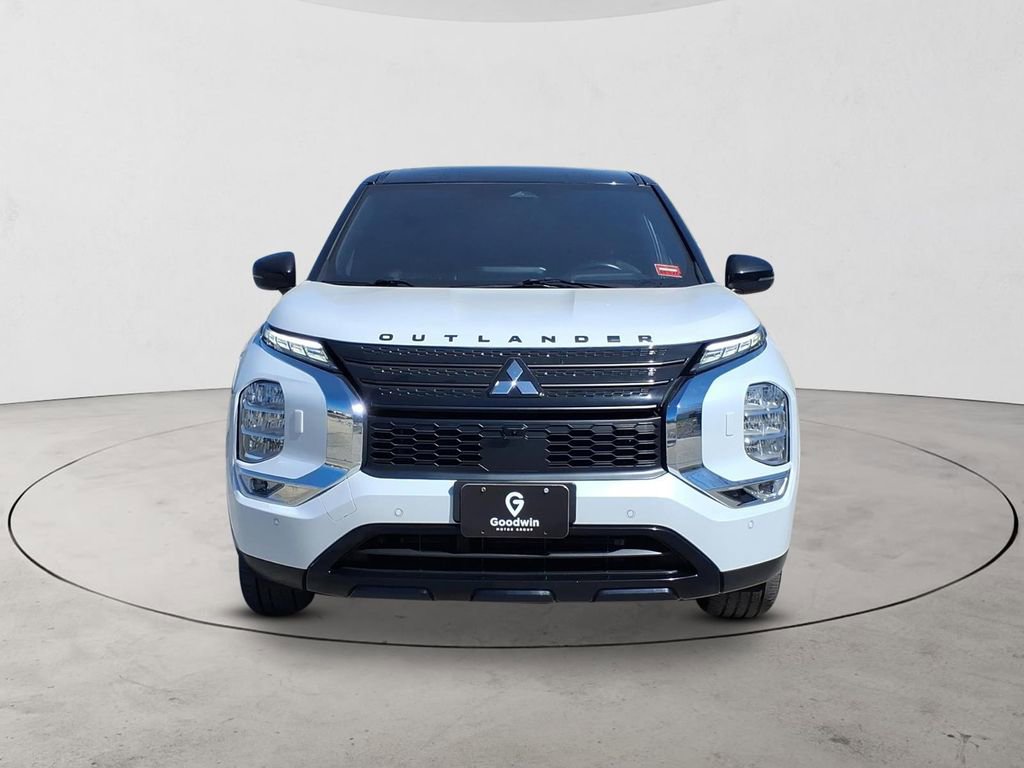 Used 2023 Mitsubishi Outlander SEL AWD/4WD image 2