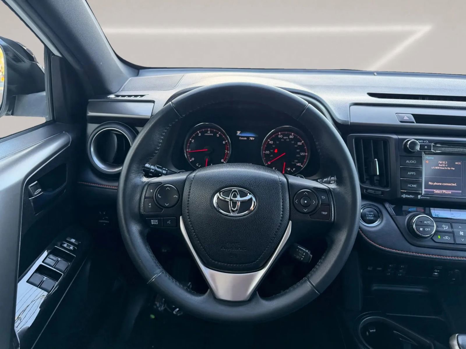 Used 2016 Toyota RAV4 SE image 13