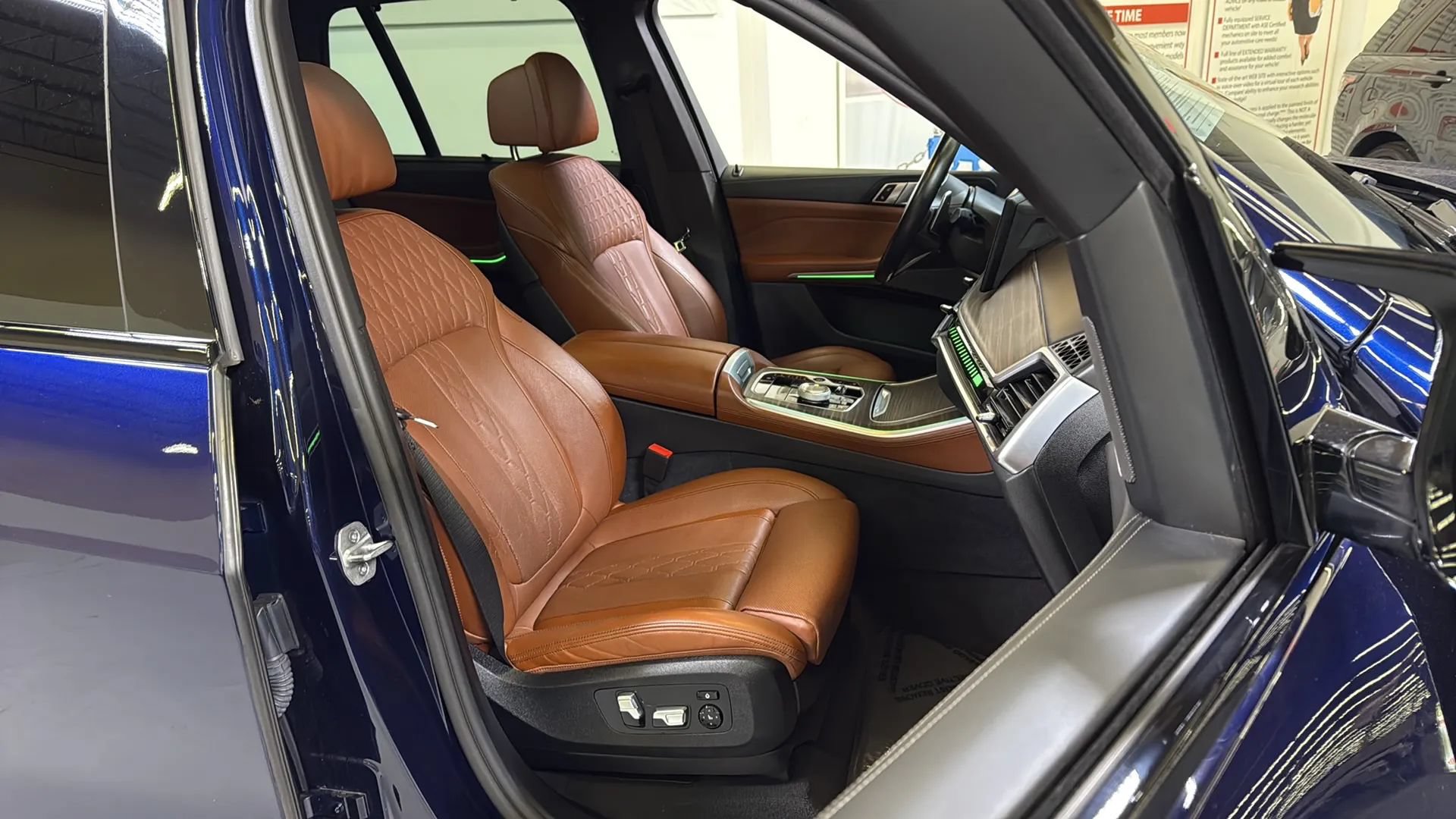 Used 2024 BMW X5 M60i AWD/4WD image 18