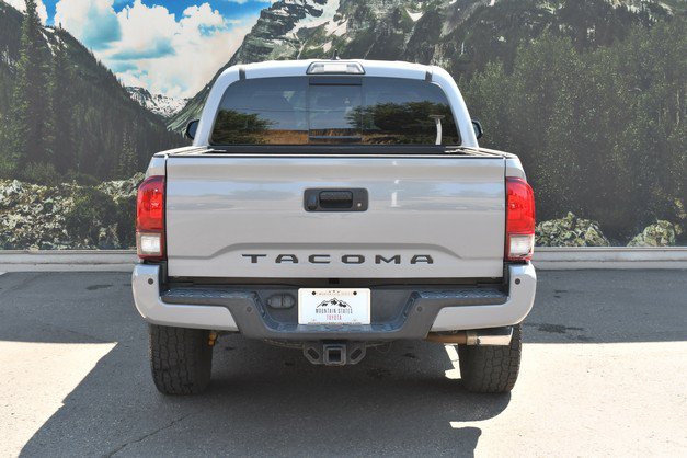 Certified 2018 Toyota Tacoma TRD Off-Road w/ Technology Package AWD/4WD image 10