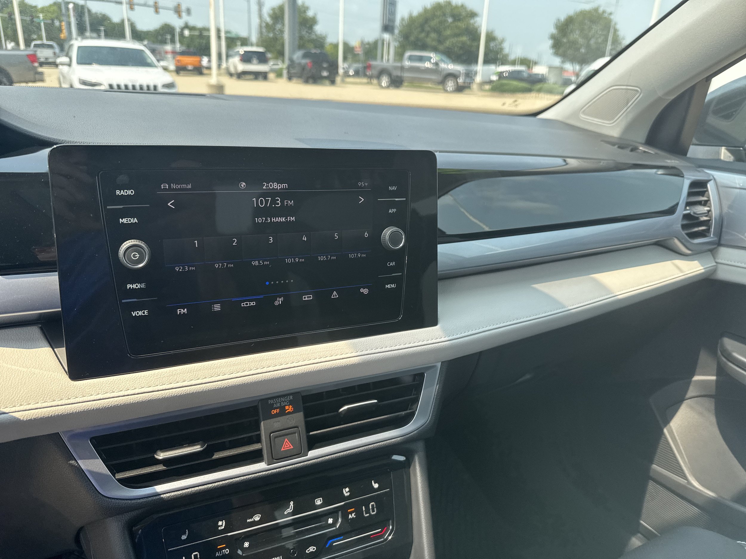 New 2026 Volkswagen Taos SEL AWD/4WD image 17